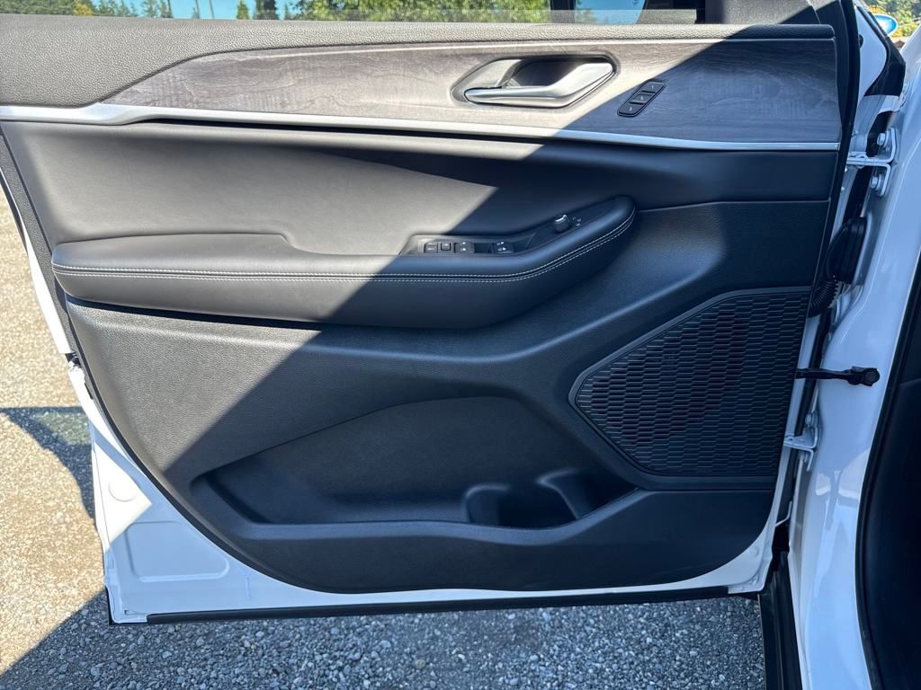 2025 Jeep Grand Cherokee Limited photo 10