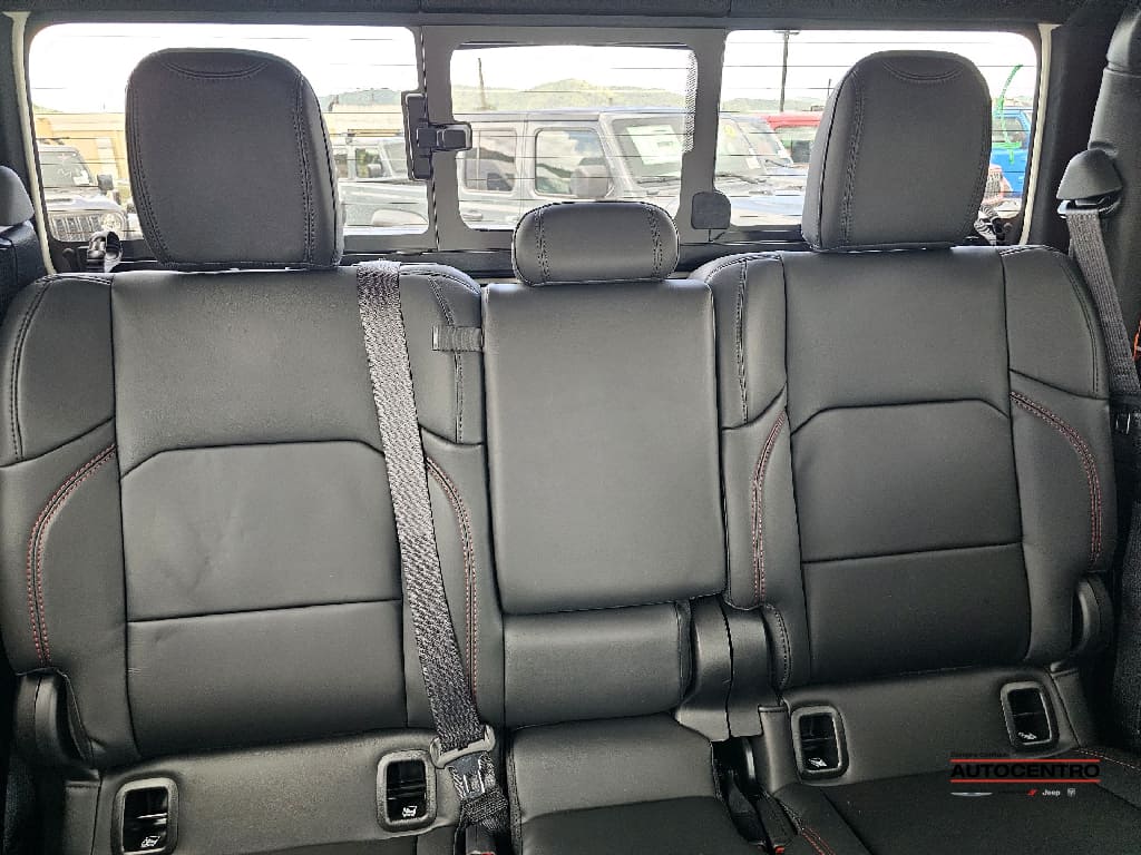 2025 Jeep Gladiator Rubicon photo 3