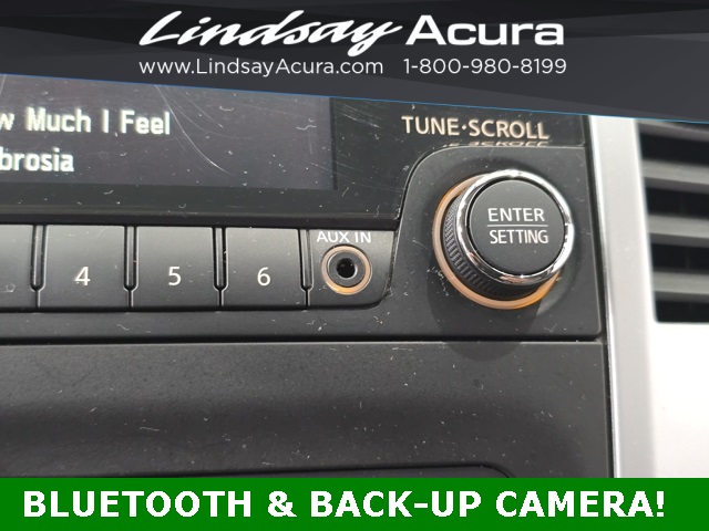 2013 Nissan Frontier SV Crew Cab photo 4