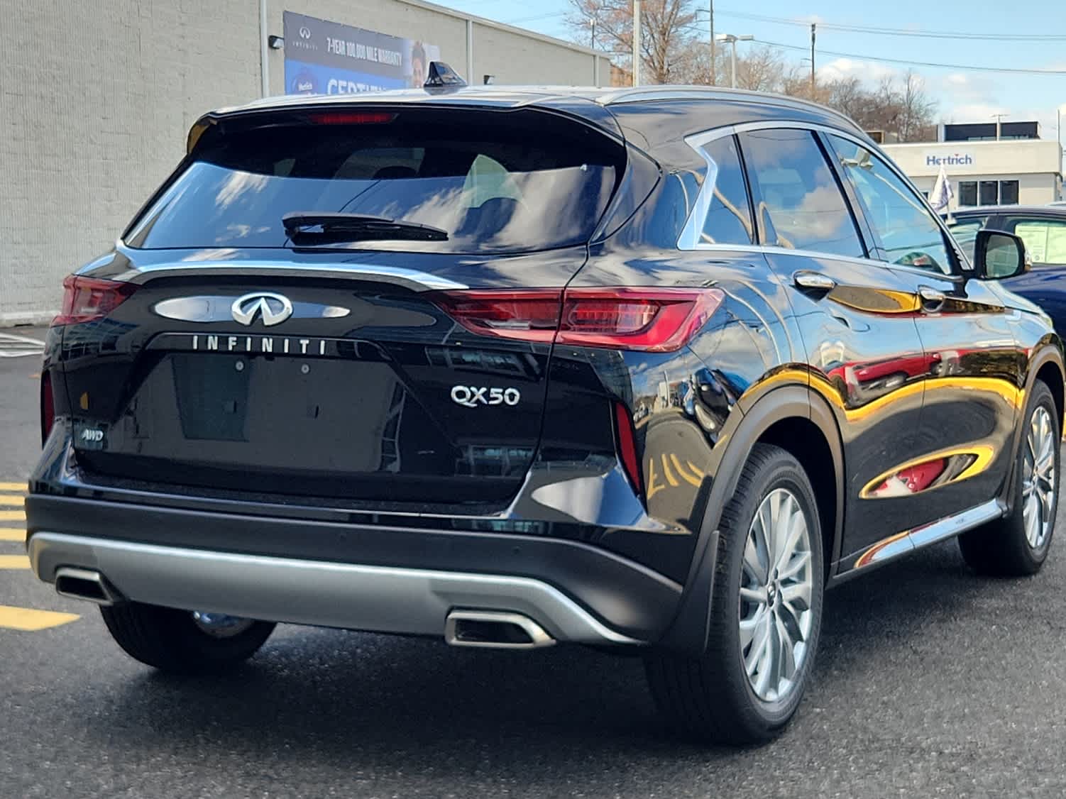 2025 Infiniti QX50 Luxe photo 3