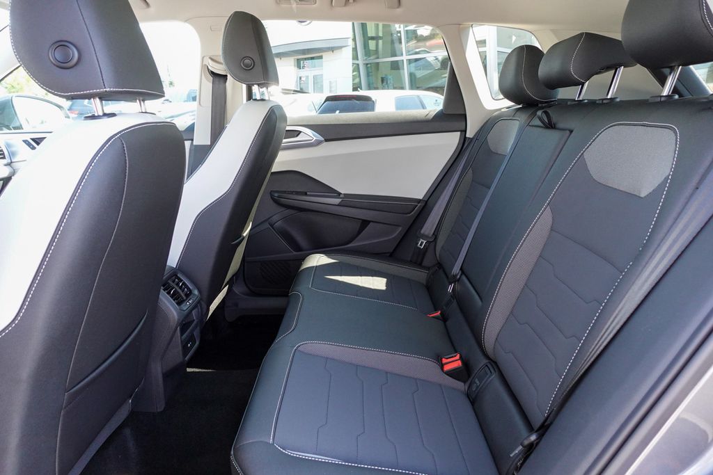 2025 Volkswagen Taos SE photo 22