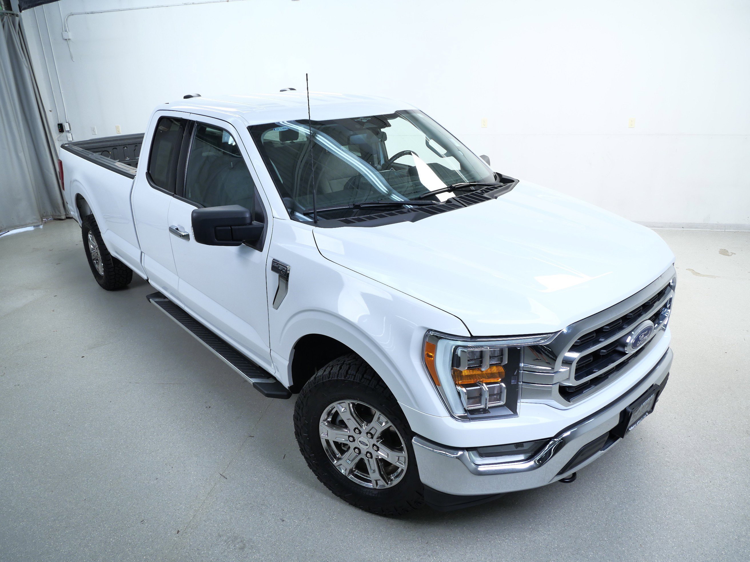 2023 Ford F-150 XLT photo 2