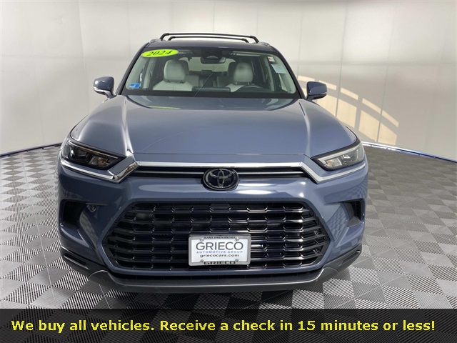 2024 Toyota Highlander Hybrid XLE photo 2