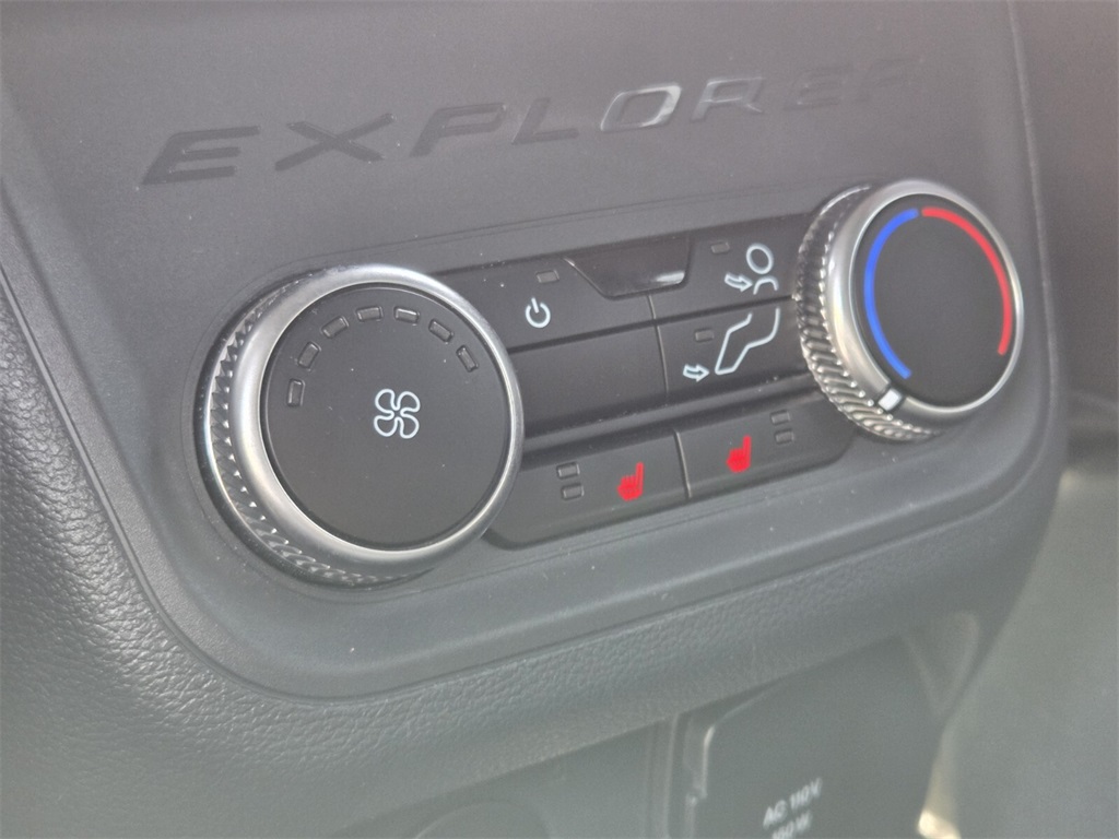 2025 Ford Explorer Platinum photo 14