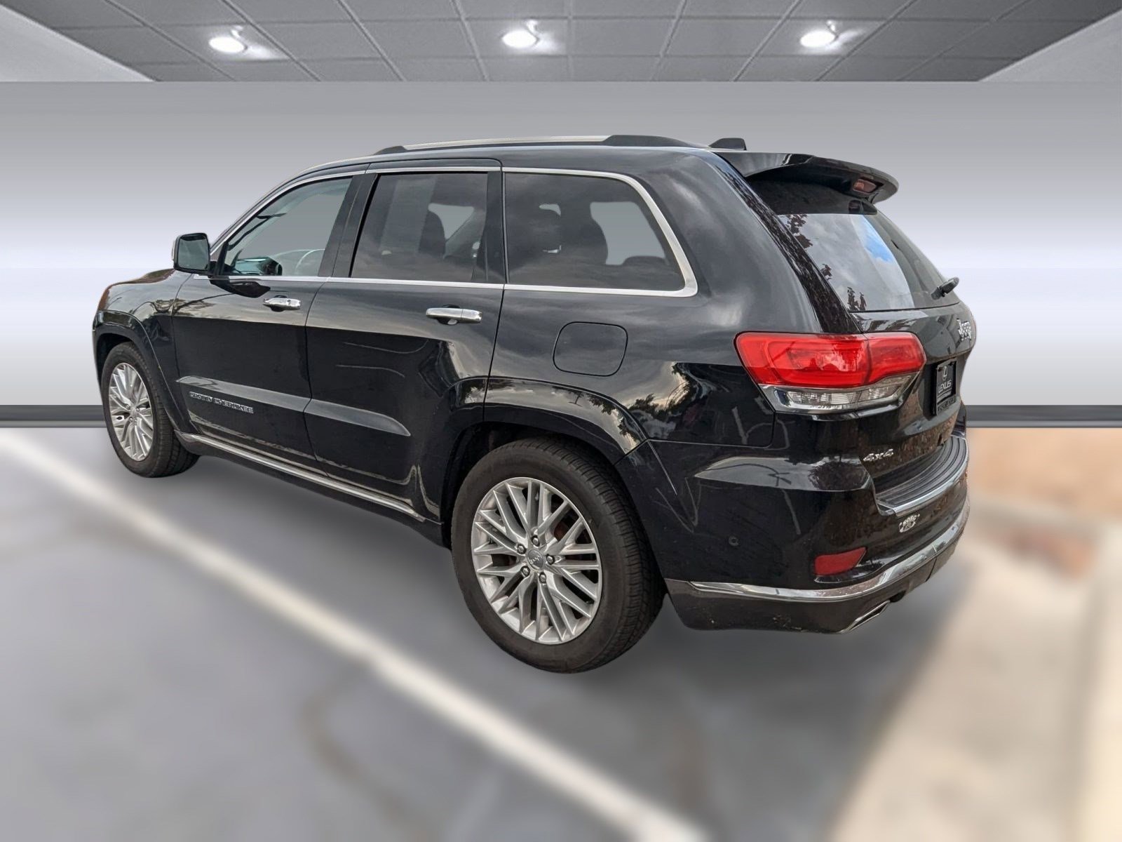 2017 Jeep Grand Cherokee Summit photo 2