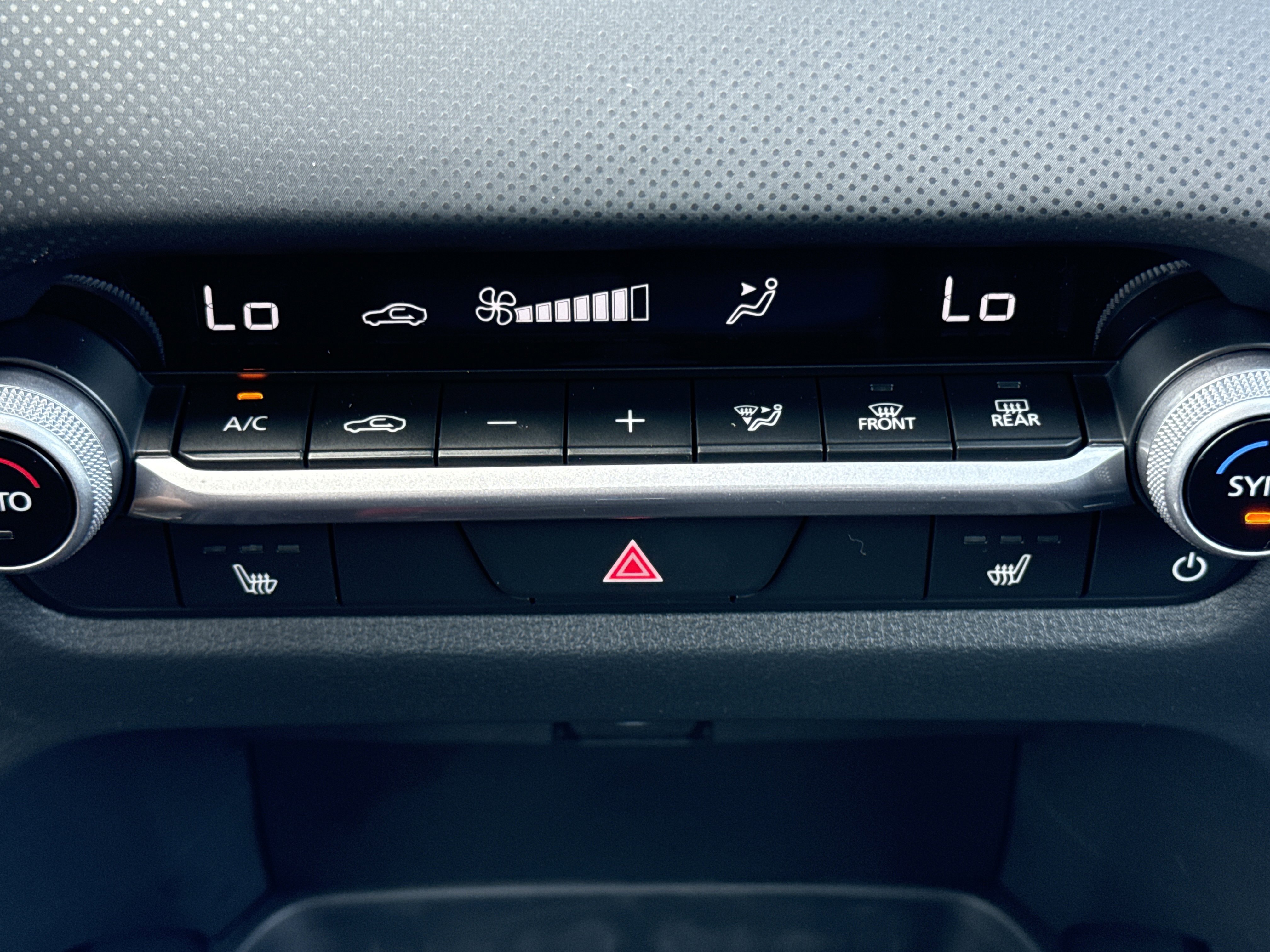 2025 Mazda CX-50 2.5 S Premium photo 4