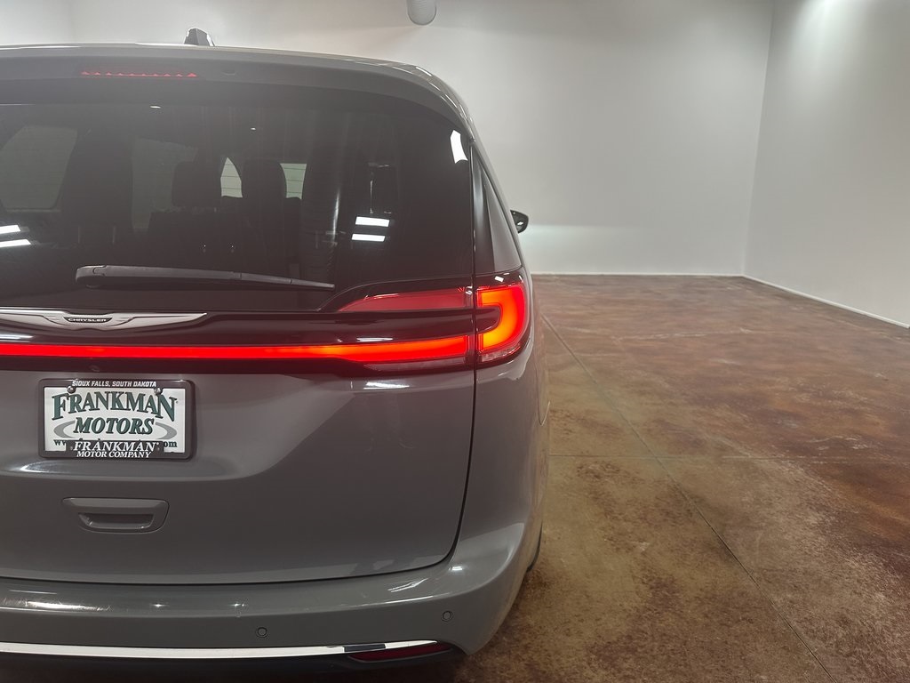 2023 Chrysler Pacifica Touring L photo 39