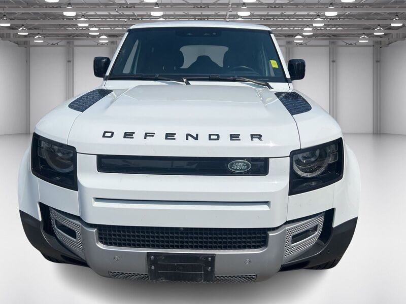 2024 Land Rover Defender 110 S photo 3