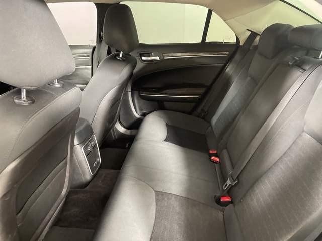 2018 Chrysler 300 Touring photo 31