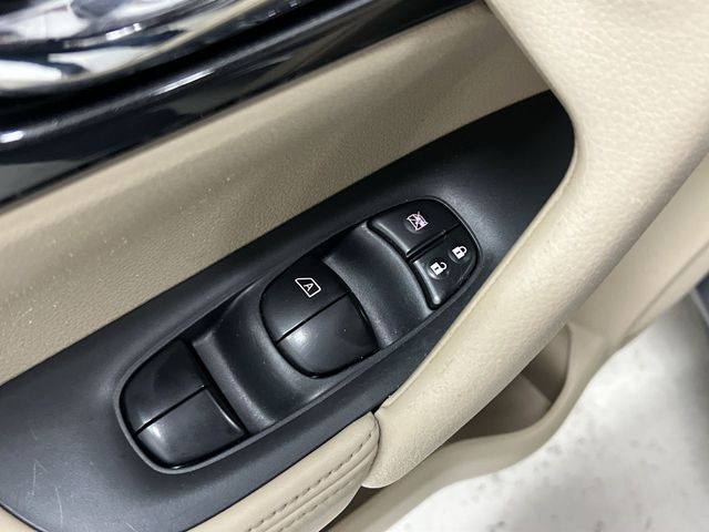 2017 Nissan Rogue S photo 21