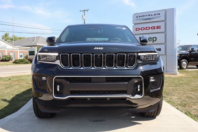 2025 Jeep Grand Cherokee Overland photo 4