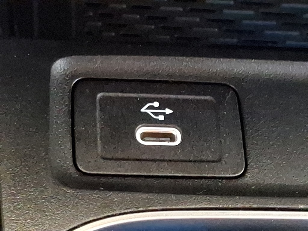 2025 Mercedes Benz EQB 300 4MATIC photo 21