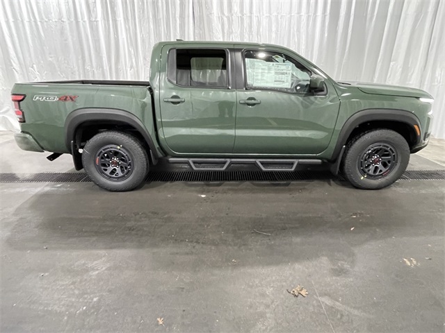 2025 Nissan Frontier PRO-4X photo 2