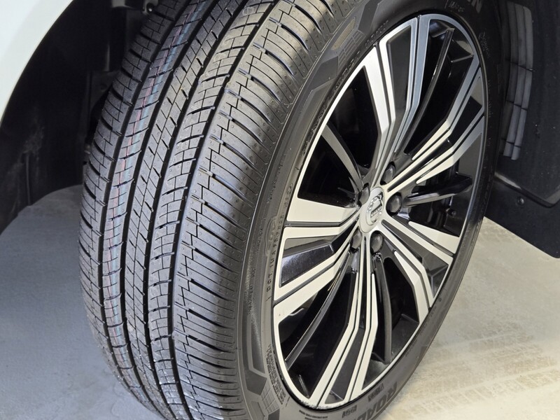 2023 Volvo XC60 B5 Plus photo 26