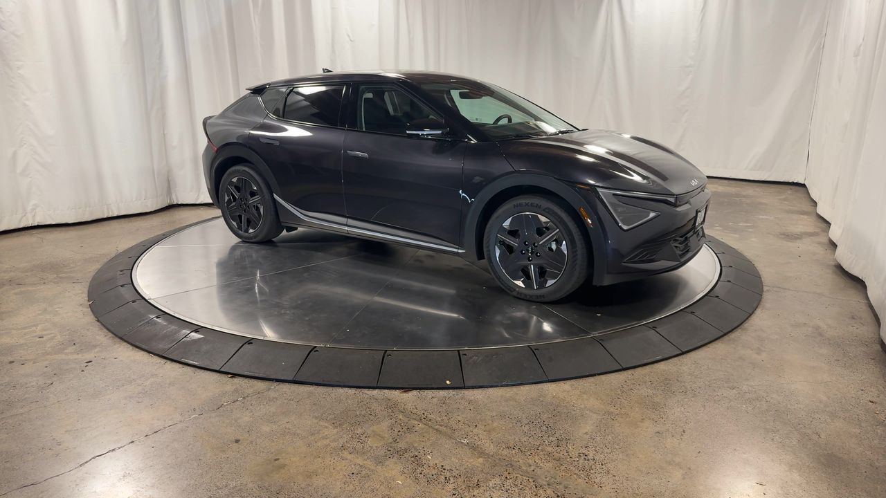 2025 Kia EV6 Light photo 2