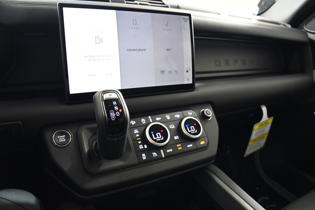 2025 Land Rover Defender 110 S photo 31
