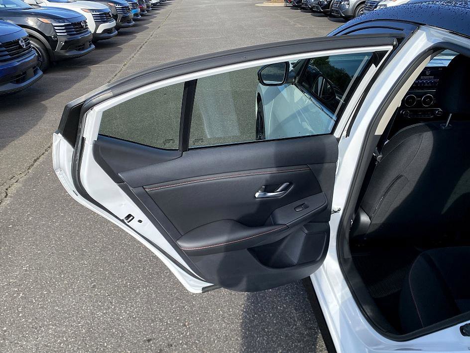 2025 Nissan Sentra SR Midnight Edition photo 16