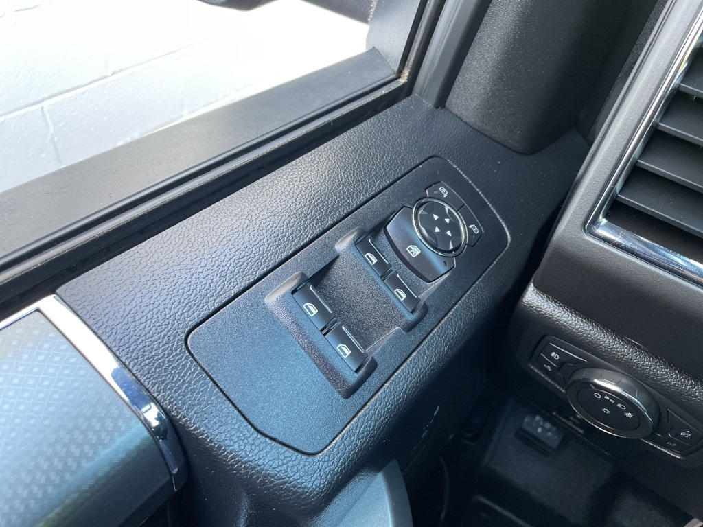 2017 Ford F-150 XLT photo 20