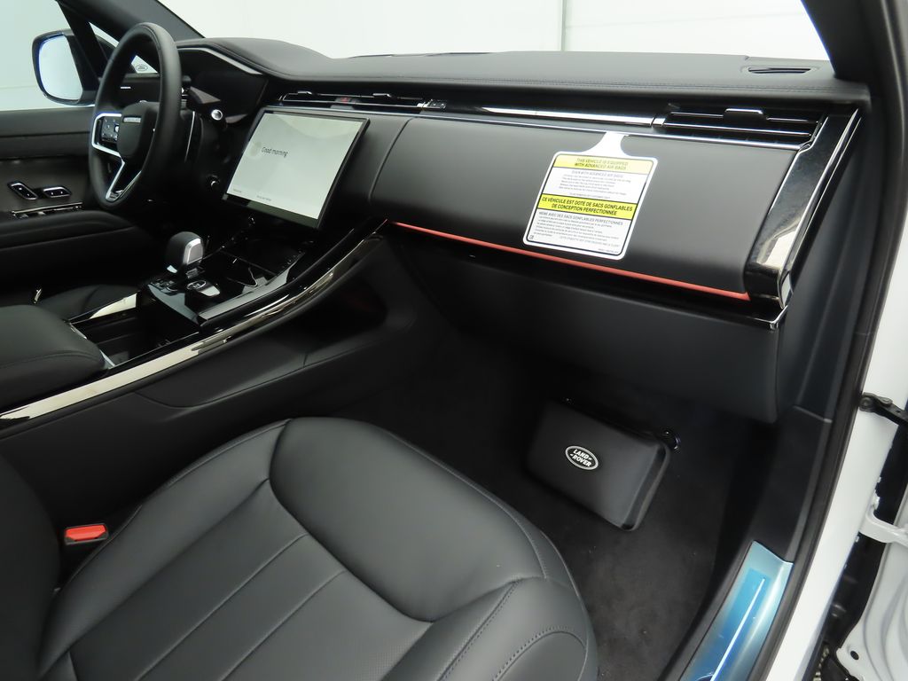 2025 Land Rover Range Rover Sport SE photo 17