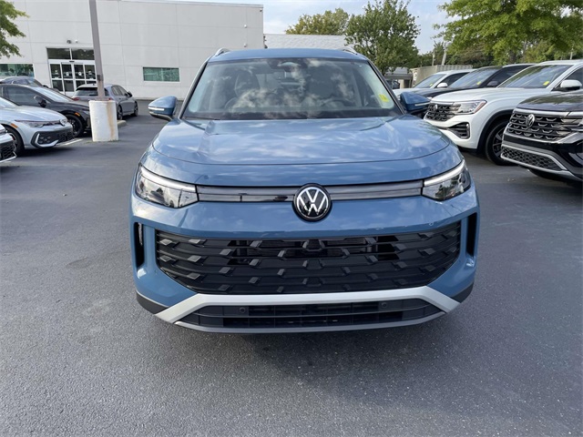 2025 Volkswagen Tiguan SE photo 2