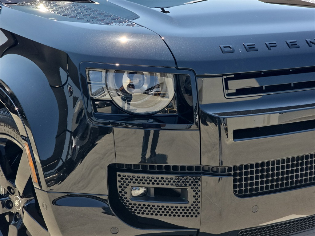2025 Land Rover Defender 110 V8 photo 29