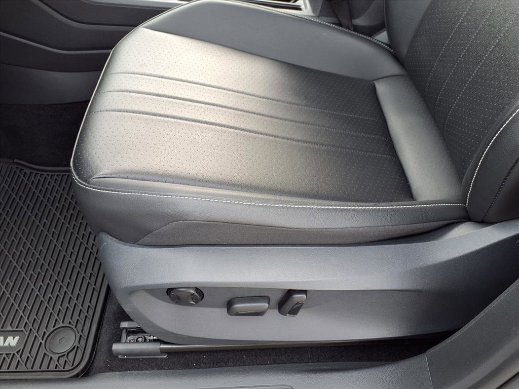 2022 Volkswagen Tiguan SE photo 14