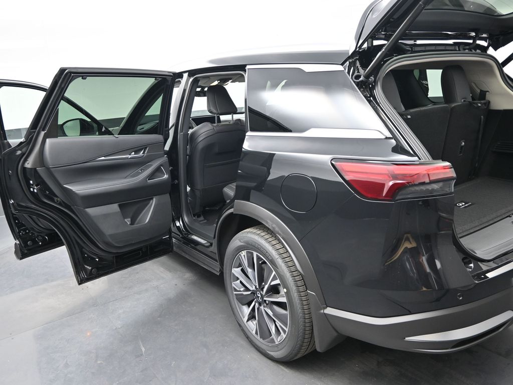 2026 Infiniti QX60 Luxe photo 9