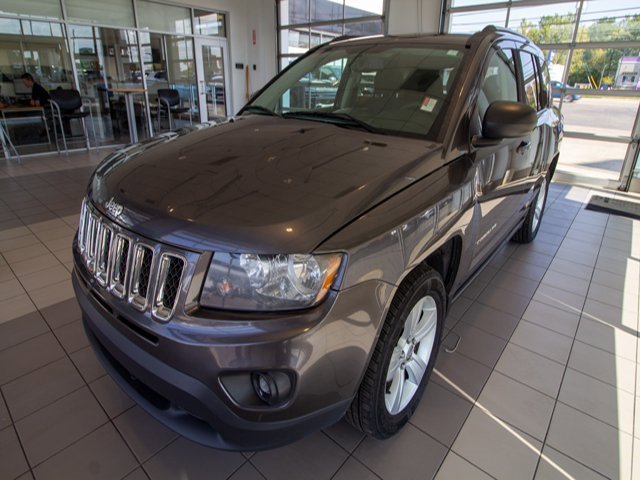 2016 Jeep Compass Sport photo 2