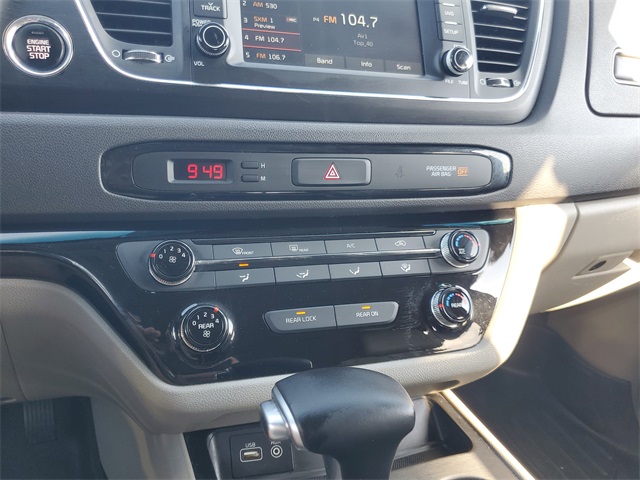 2017 Kia Sedona LX photo 19
