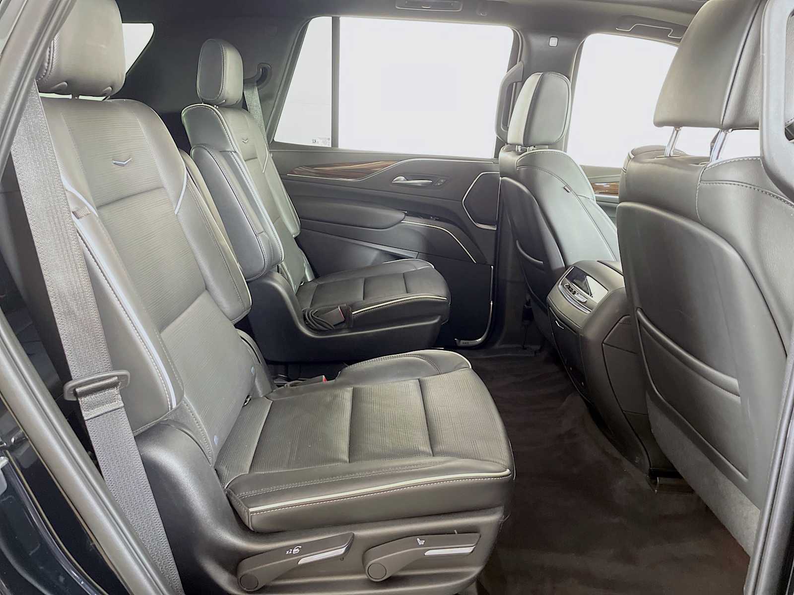 2022 Cadillac Escalade Premium Luxury photo 25