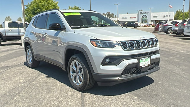 2025 Jeep Compass Latitude's photo