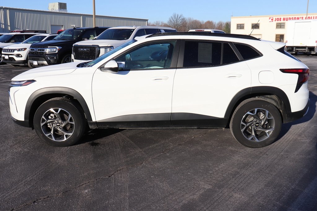 2024 Chevrolet Trax LT photo 4