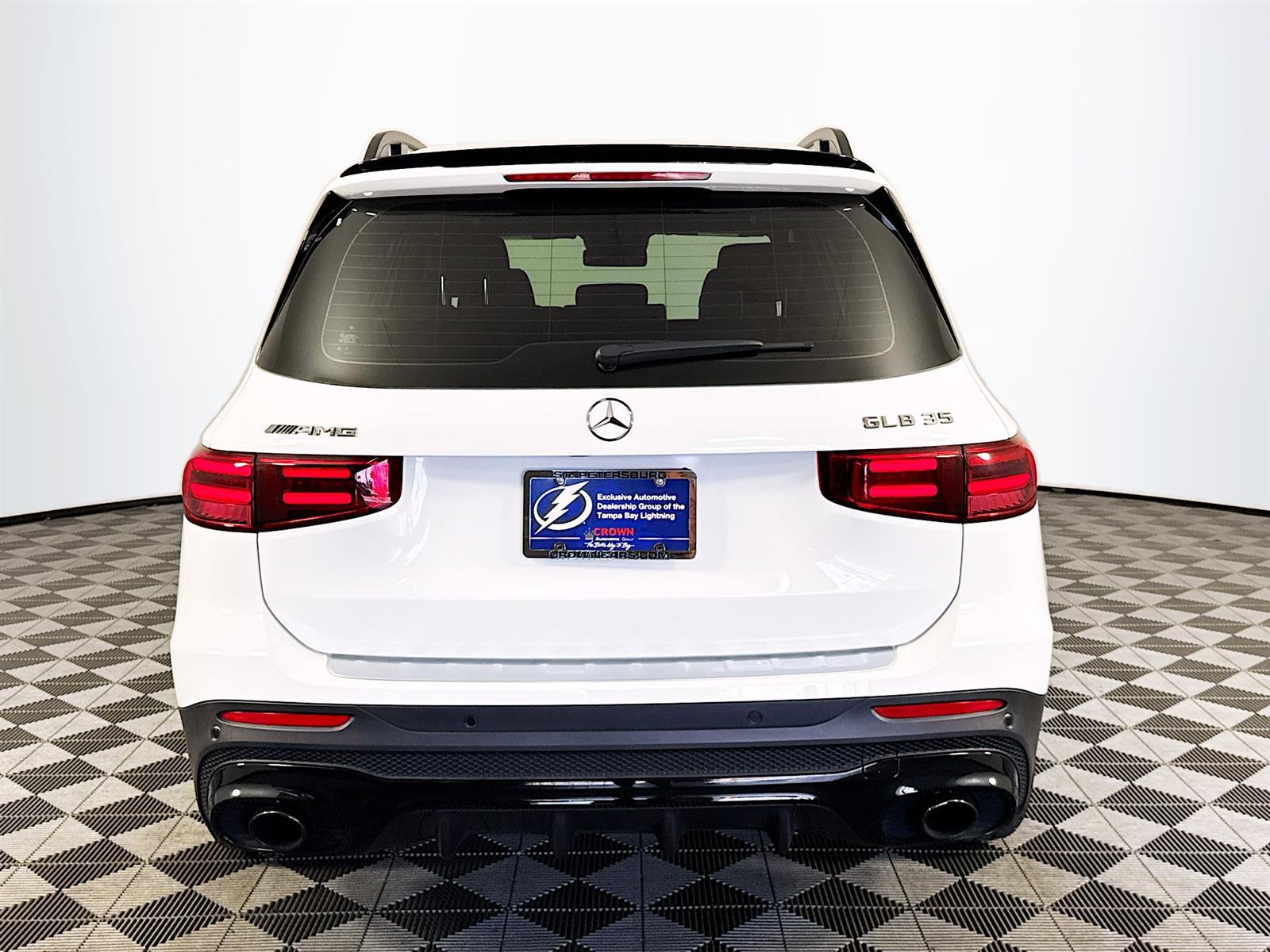 2025 Mercedes Benz GLB AMG 35 4MATIC photo 4