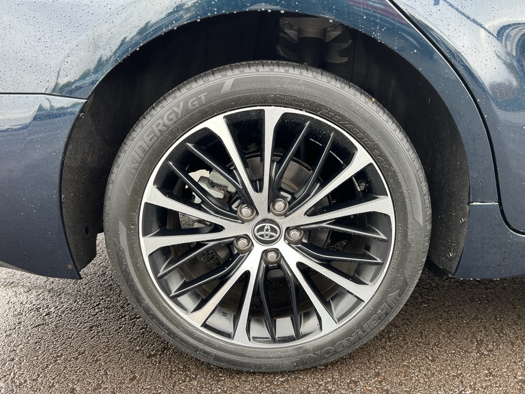 2020 Toyota Camry SE photo 8