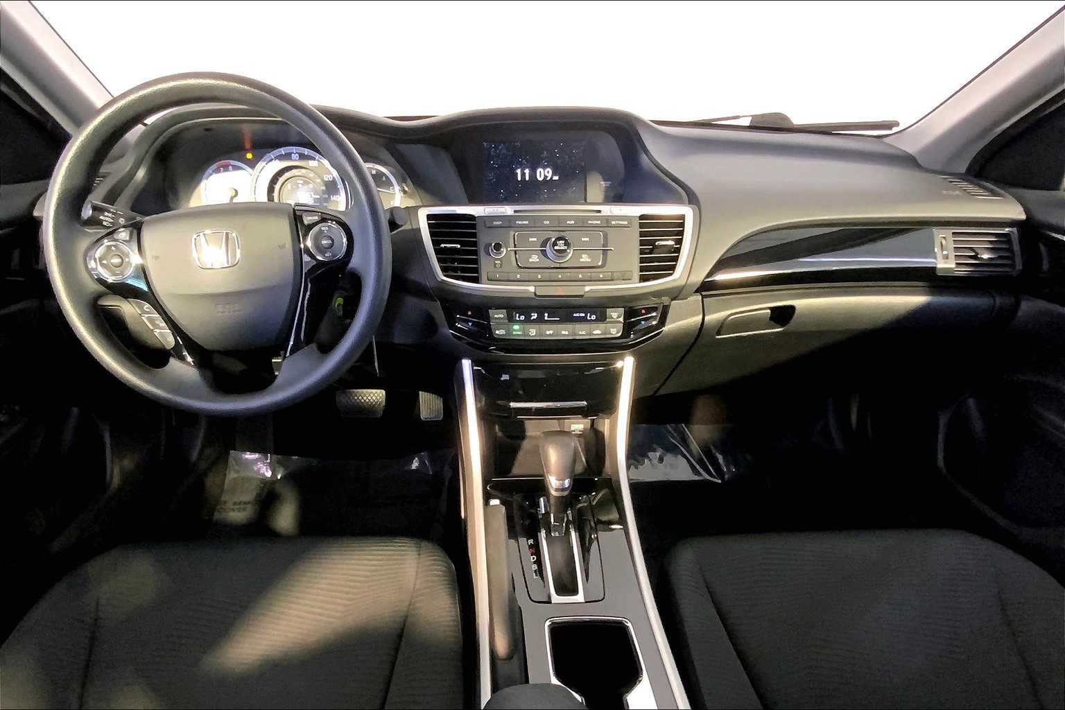 2016 Honda Accord LX photo 14