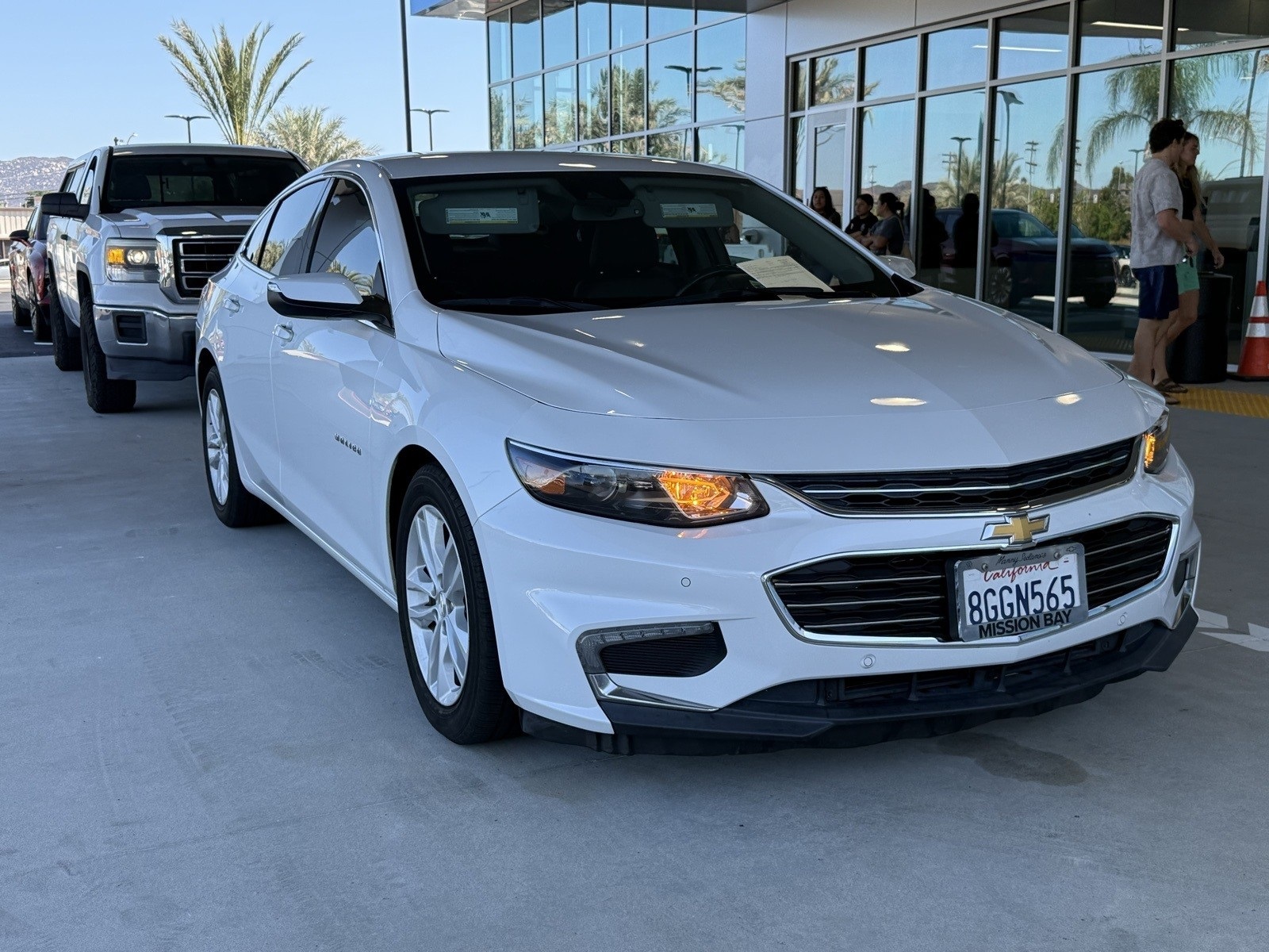 2018 Chevrolet Malibu Hybrid photo 2