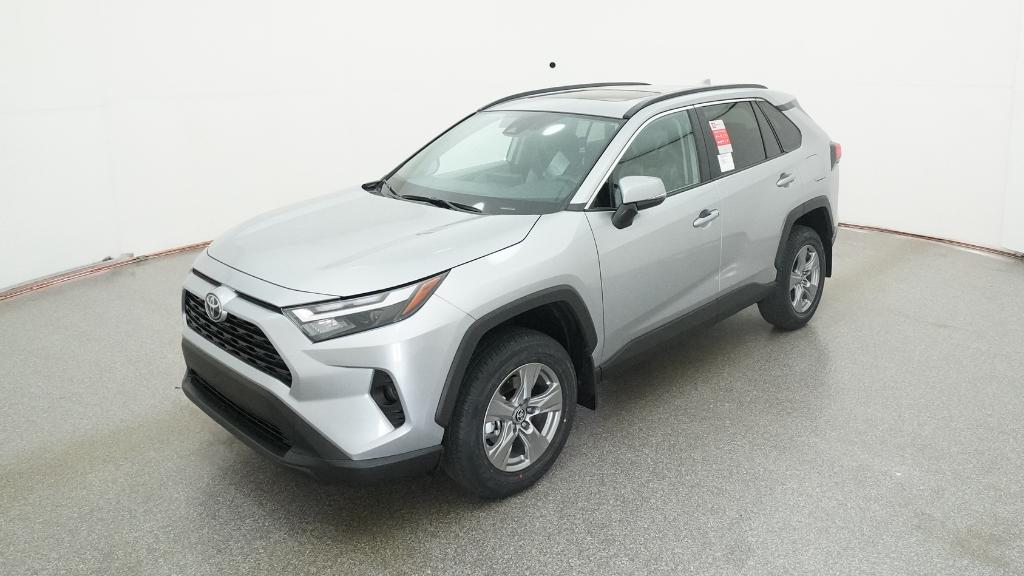 2025 Toyota RAV4 XLE's photo