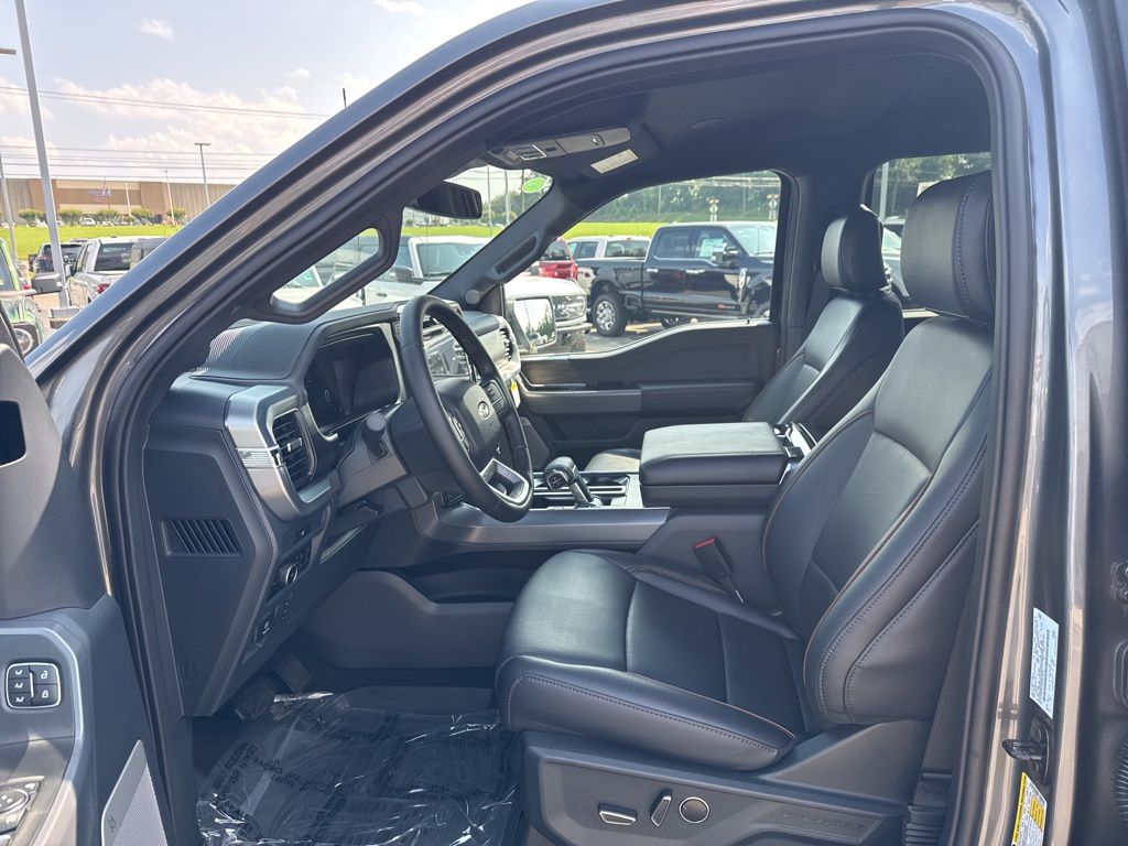 2025 Ford F-150 Lariat photo 13
