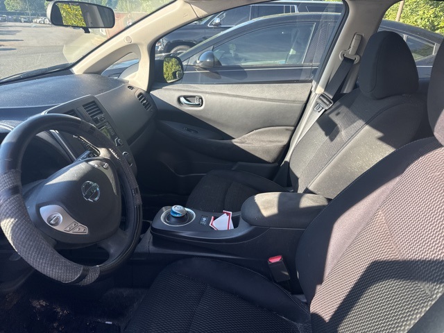 2016 Nissan Leaf S photo 3