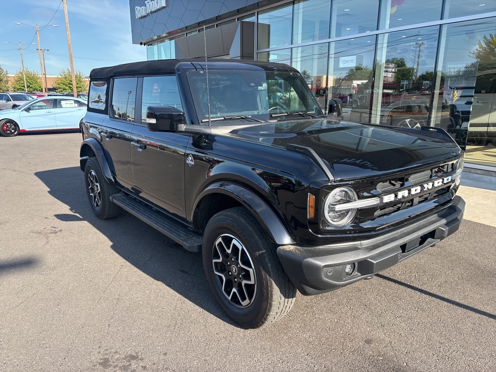 2024 Ford Bronco Outer Banks photo 3