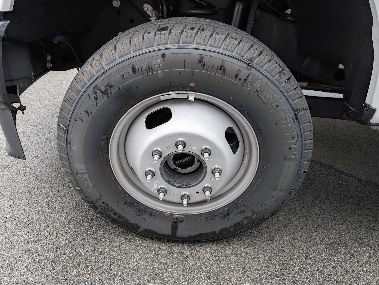 2024 Ford F-350 XL photo 3