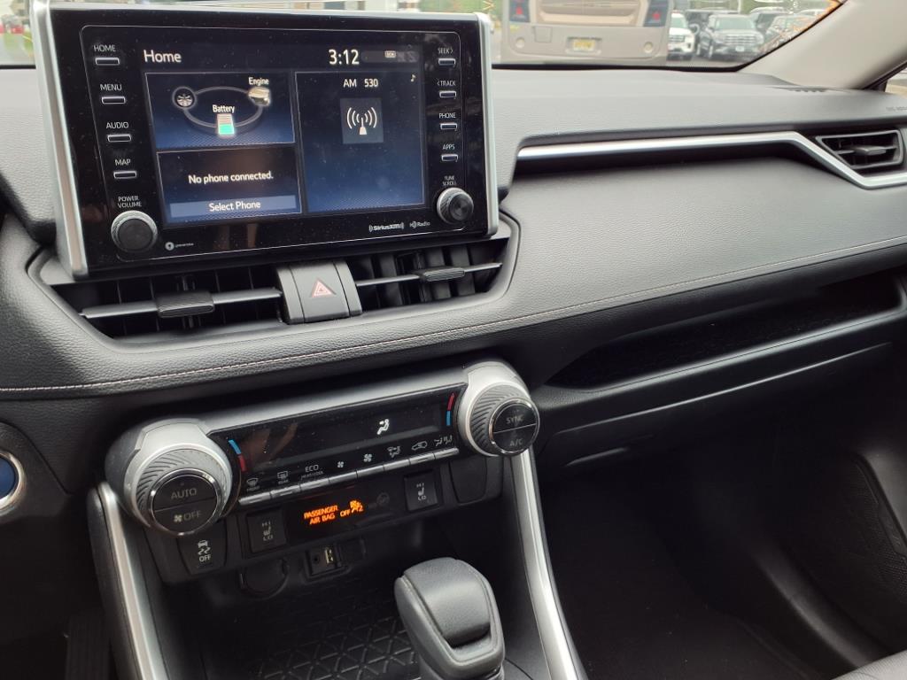 2019 Toyota RAV4 Hybrid XLE photo 19
