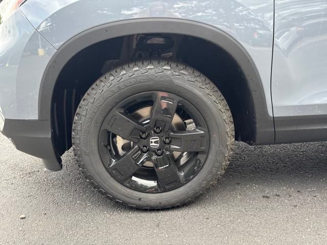 2025 Honda Ridgeline Black Edition photo 2