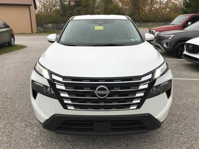 2024 Nissan Rogue SV photo 2