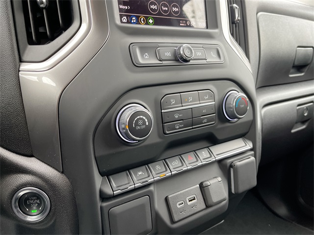 2024 CHEVROLET SILVERADO - Image 33