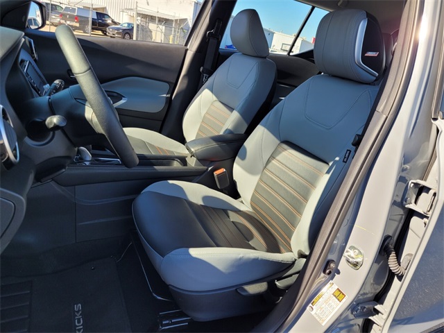 2024 Nissan Kicks SR photo 8
