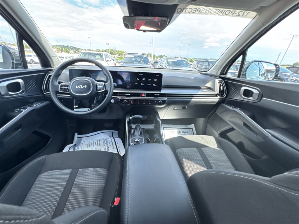 2025 Kia Sorento LX photo 9