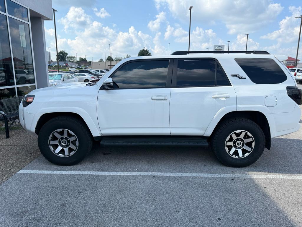 2022 Toyota 4Runner TRD Off-Road Premium photo 3
