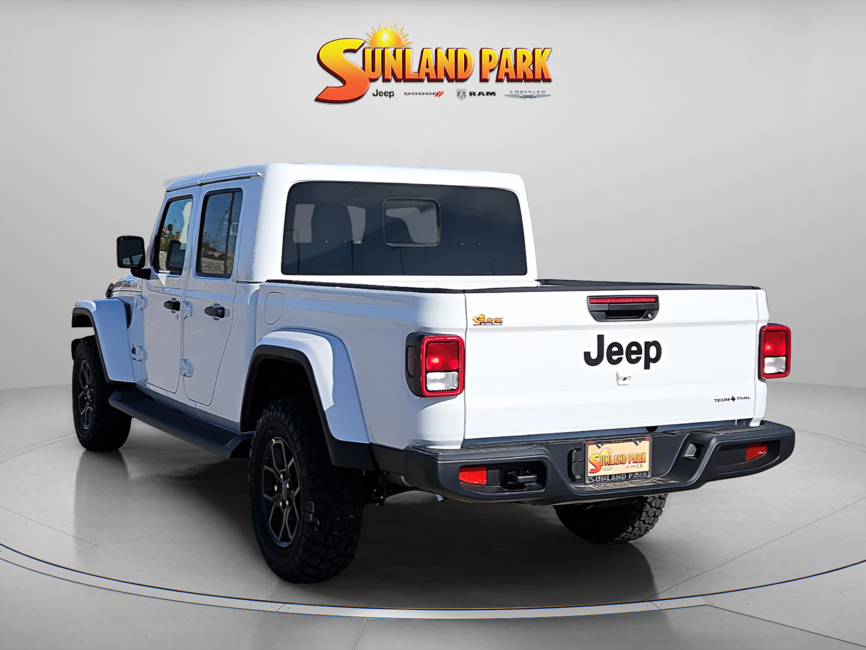 2026 Jeep Gladiator Texas Trail photo 3