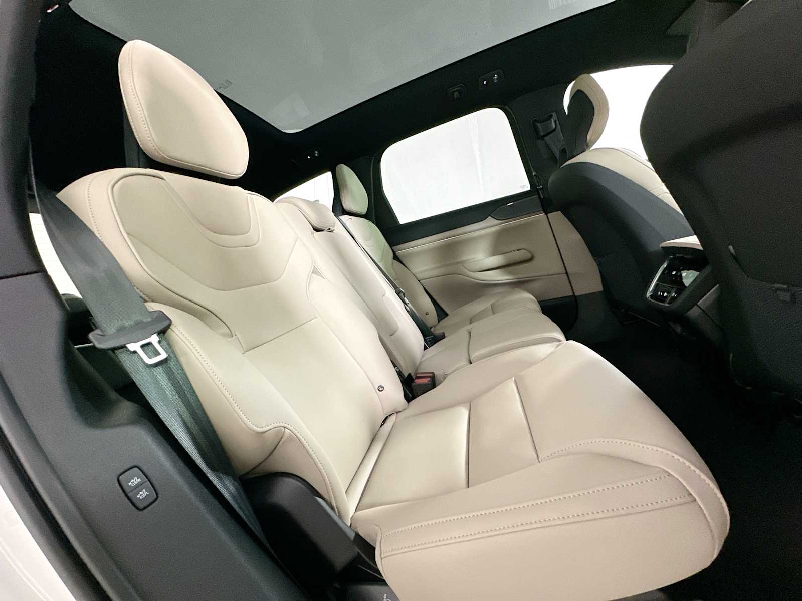 2025 Volvo EX90 Plus photo 23